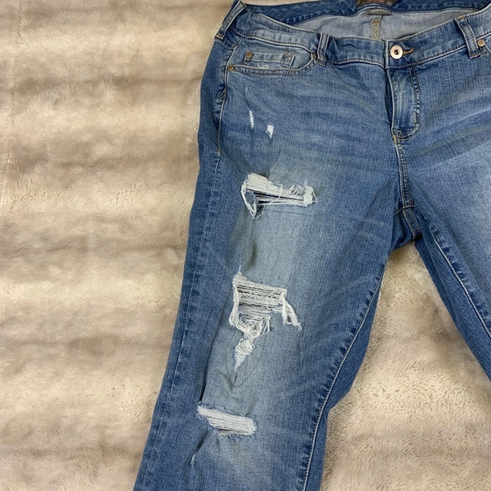 Torrid Crop Boyfriend Jeans Womens 16 Medium Wash Distressed Vintage Stretch 25" - Picture 2 of 12
